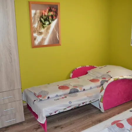 Nanas Szallas 2