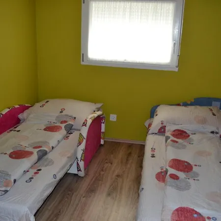 Nanas Szallas 2 Holiday home Hajdunanas