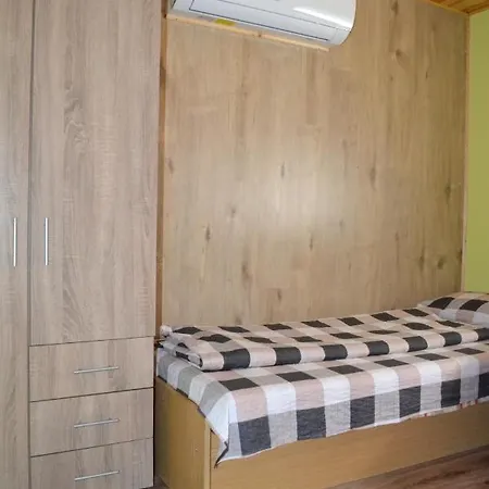Nanas Szallas 2 Holiday home *