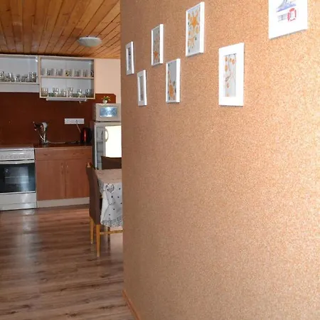 Nanas Szallas 2 *